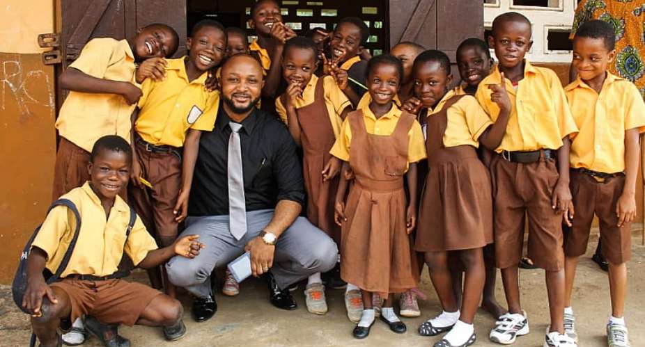 Yaw Ampofo Ankrah With Some Students
