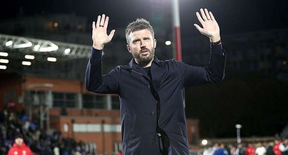 Getty ImagesImage caption: Michael Carrick apologises to Manchester Uniteds 700 travelling fans after the 4-1 Champions League defeat by Como