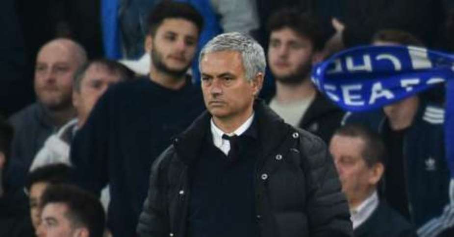 Manchester United: Mourinho calls on players to act like men
