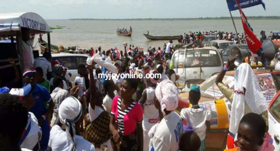 Stranded Akufo-Addo, campaign team ready to use Dambai ferry