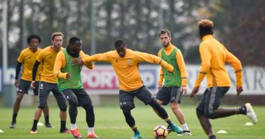 Kwadwo Asamoah: Black Stars midfielder return to training after knee injury