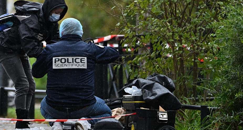 Forensic investigators search for evidence after a shooting in Trappes, outside Paris, Friday, 23 October 2026. - AP Photo/Emma Da Silva - Emma Da Silva