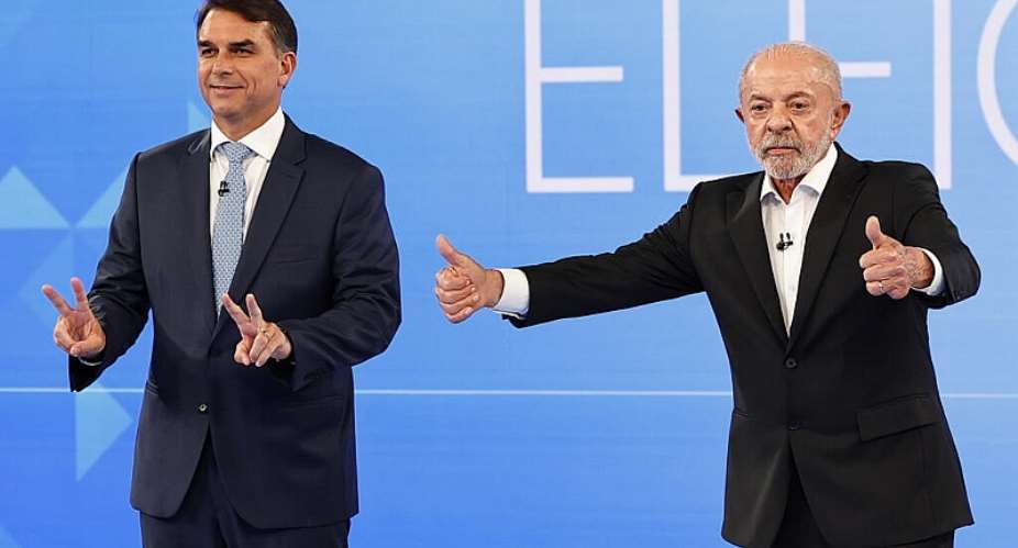 Brazilian President and reelection candidate Luiz Inacio Lula da Silva and opposition candidate Flavio Bolsonaro attend a debate at TV GLOBO’s studios on October 23, 2026, two days before the second round of the presidential election, in Rio de Janeiro. -  Andre Coelho, EFE