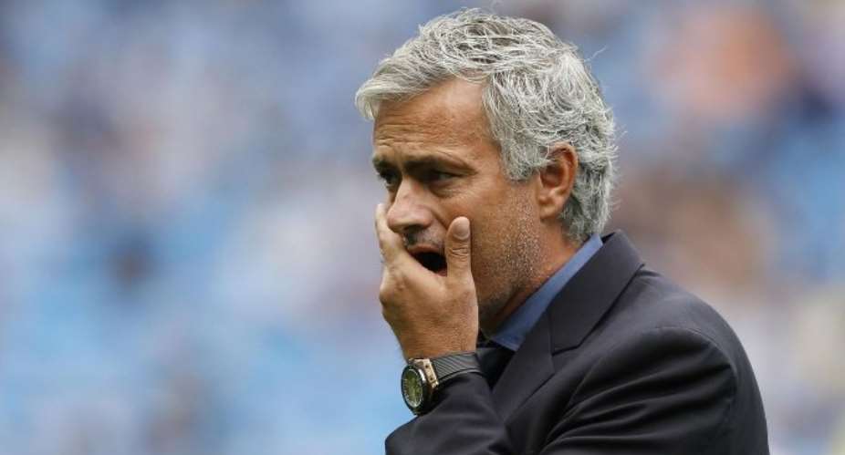 Mourinho apologises to Man Utd fans for Chelsea defeat