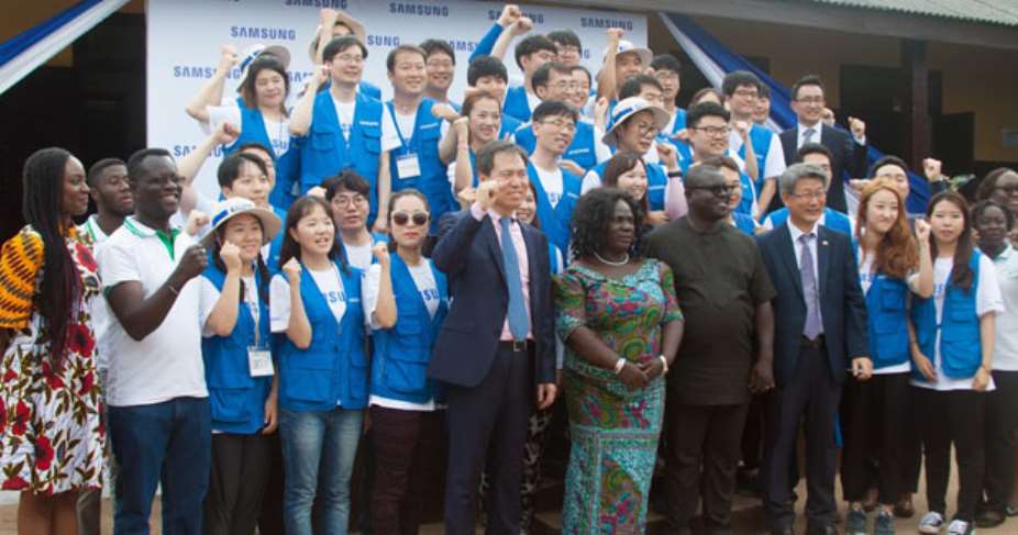The Samsung Volunteers with the management of the School
