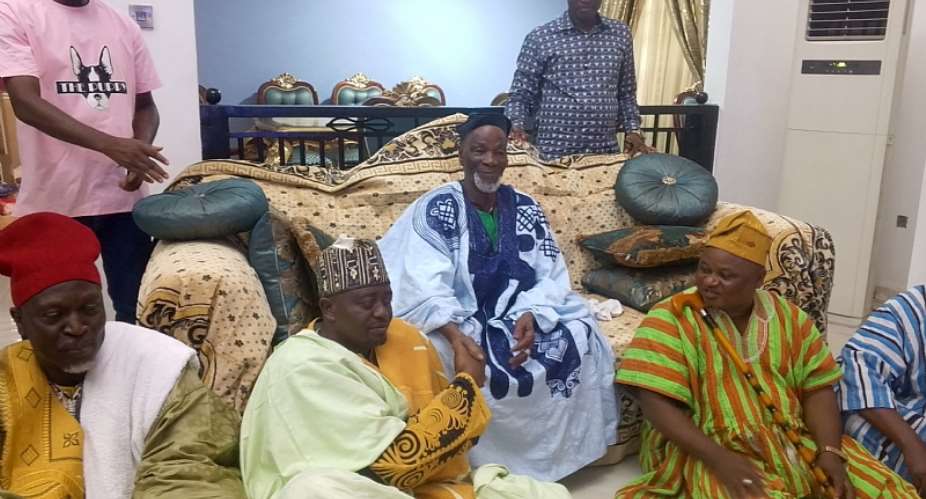 Zabarma Chiefs pay courtesy call on Yaa Naa to strengthen brotherhood