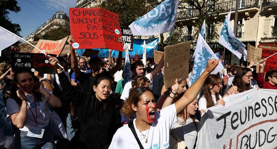Hundreds of thousands of protesters took to the streets last Saturday for a second consecutive weekend of protests over the poor state of schools and the rising cost of living. President Emmanuel Macron has promised there will not be a repeat of the vandalism and looting that overshadowed demonstrations on 17 October. - REUTERS - Tom Nicholson