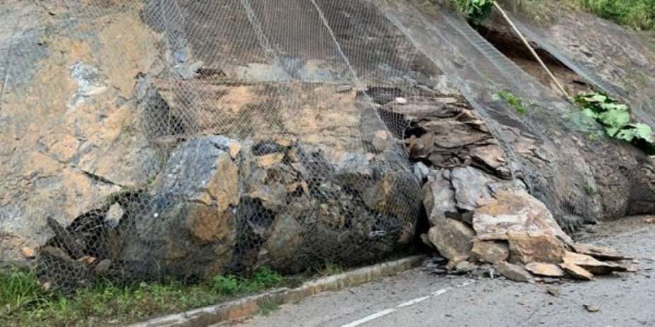 Section Of Aburi-Accra Road Closed Over Falling Rocks
