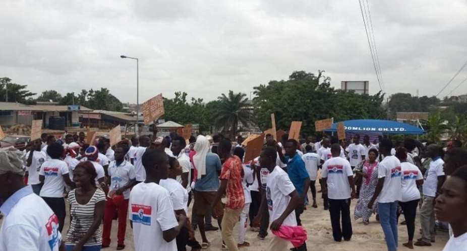 Irate NPP Supporters Lock Up ECG Office Over Dumsor At Bawumia Event
