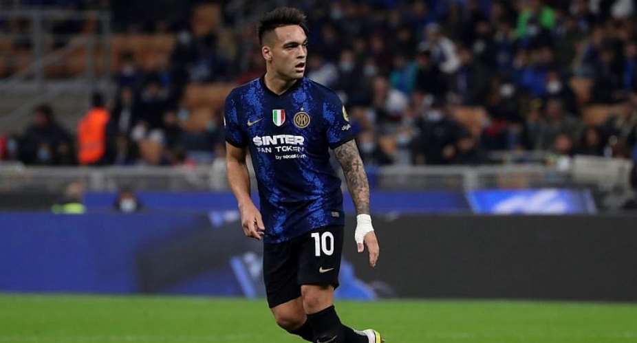 Striker Martinez extends Inter contract until 2026