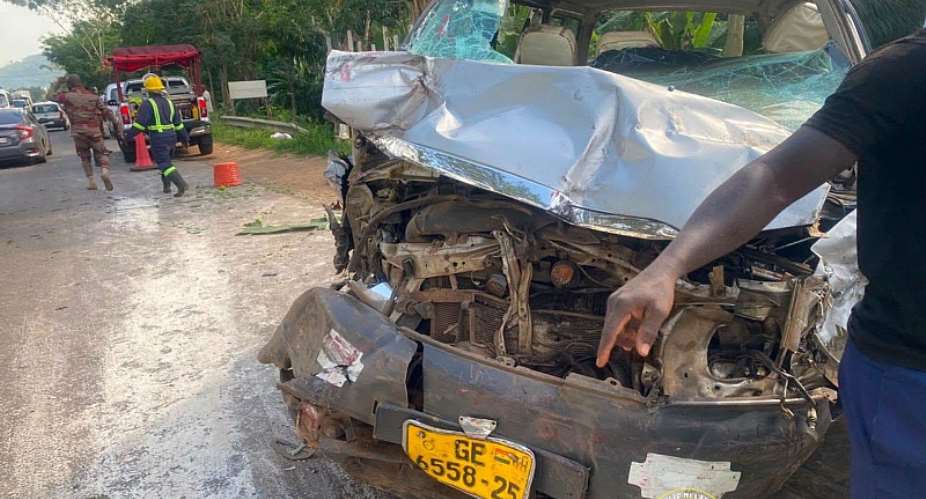 One dead, 14 seriously injured in Akuse-Akosombo Highway crash