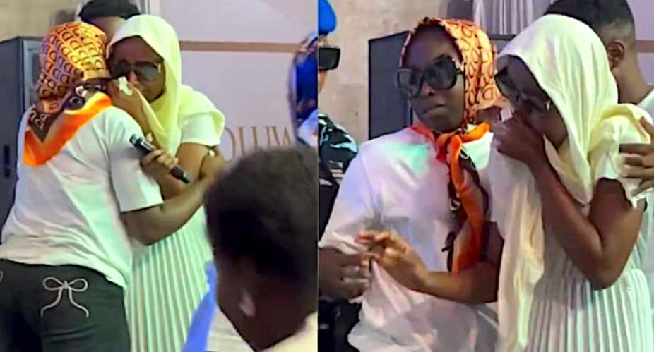 Widow Of Late Gospel Singer Toluwanisings Breaks Down At Tribute Event
