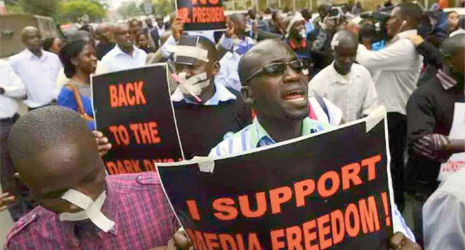 Journalists protesting against oppression, photo credit: Human Rights Watch