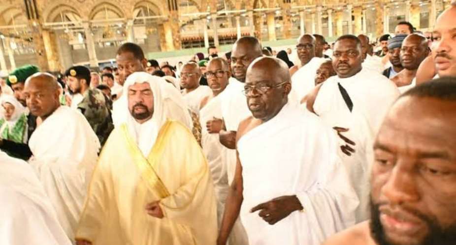 Tinubu Goes to Makkah