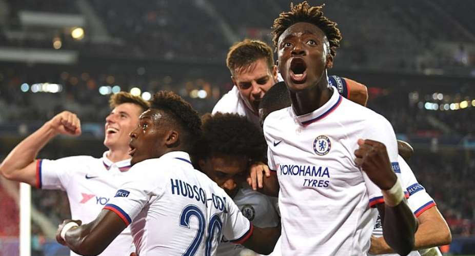 UCL: Willian's Late Strike Earns Chelsea Win At Lille
