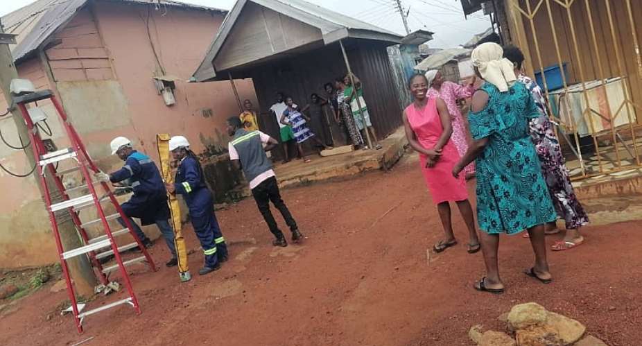 Sunyani: Residents escape unhurt as VRA transformer catches fire
