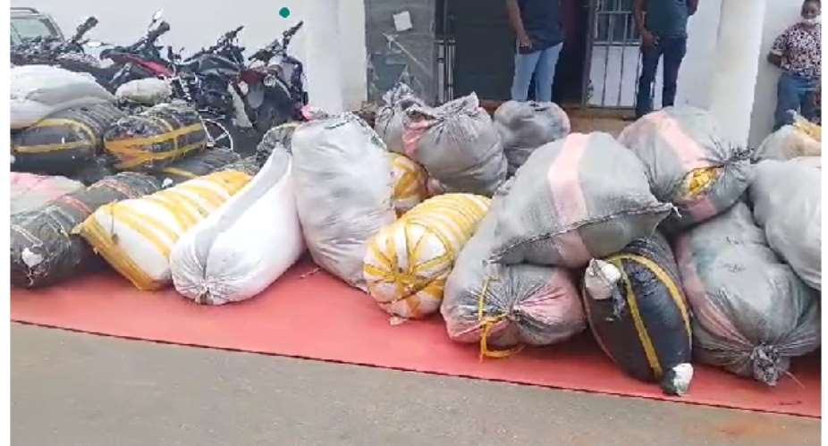 E/R: Police intercept truck carrying 36 bags of suspected narcotics on Sekesua road