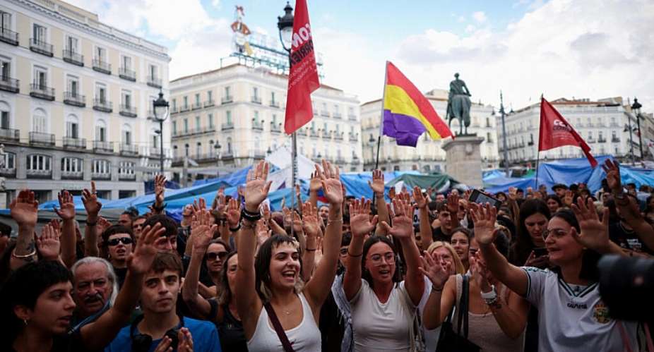 Demonstrators protest at Madrids Puerta del Sol square after a parliamentary vote on protections against evictions of vulnerable tenants on October 2, 2026. -   Alejandro Martinez Velez, Reuters