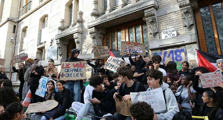 Pupils protest outside Buffon high school in Paris on 2 October 2026. Student unions are calling for another day of demonstrations on 6 October. -  AFP - THOMAS SAMSON