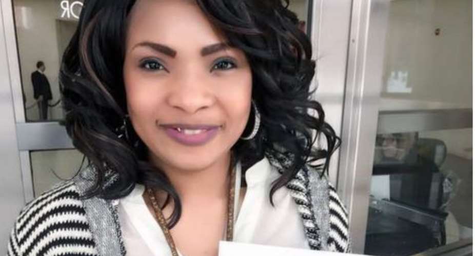 Actress, Laide Bakare now US Citizen, gets Official Certificate