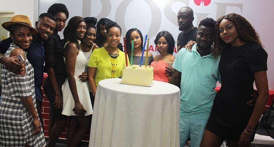 A pose with the cake
