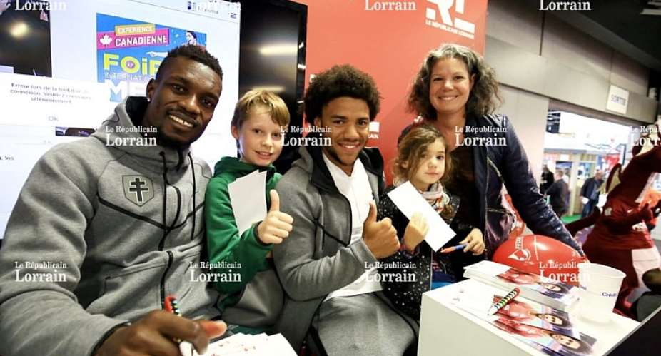 PHOTOS: John Boye Signs Autographs For FC Metz Fans