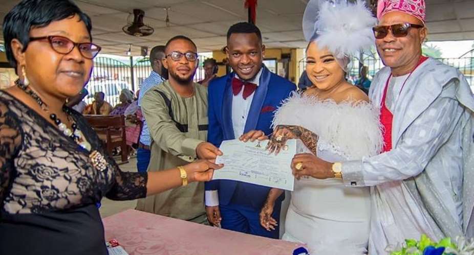 Actress, Abimbola Ogunnowo in tears of Joy as She Weds lover