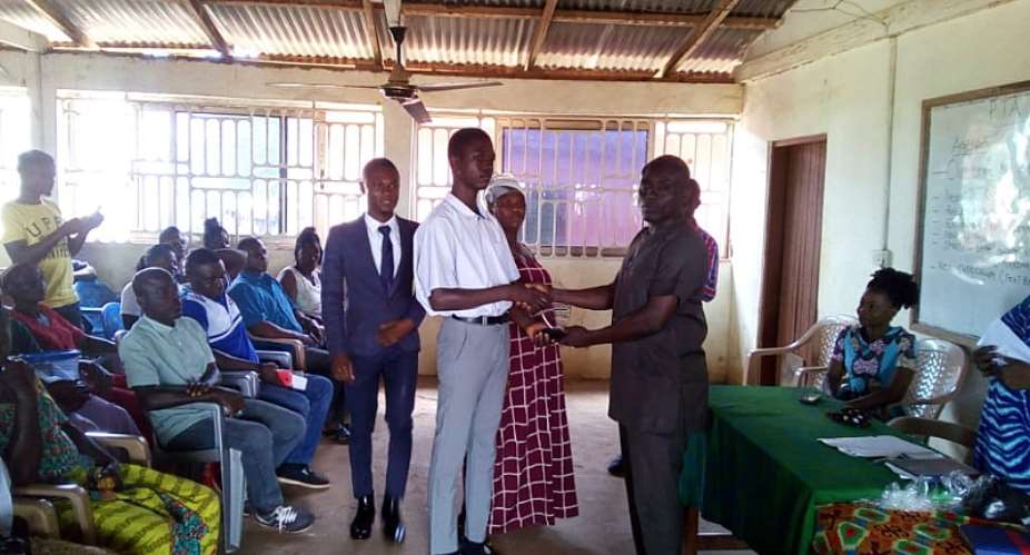 PUSAG Presidential Candidate Awards BECE Graduates With Ghc1000, Other Items