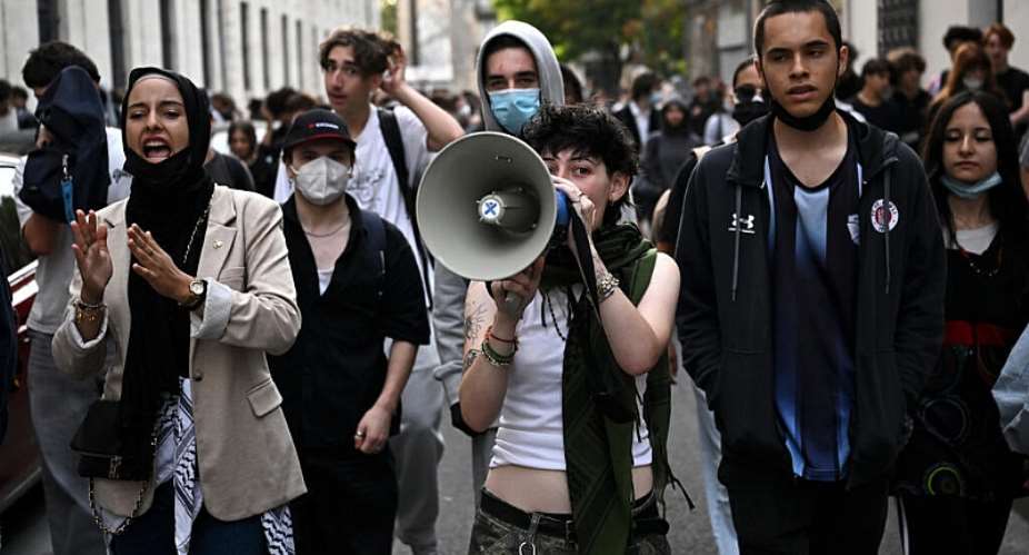 High-school students protest in the southwestern town of Bordeaux, 5 September, 2026. -  Christophe ARCHAMBAULT / AFP