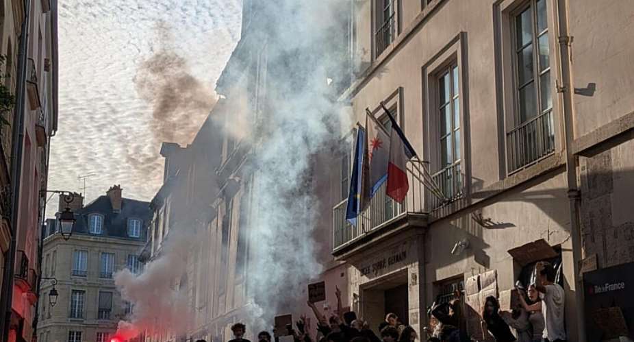 Were fed up: Paris students rise up in a movement that shows no sign of slowing