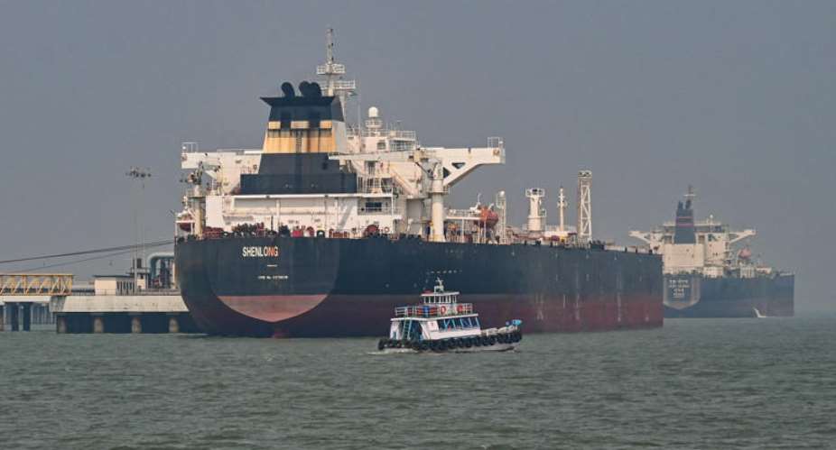 Saudi Arabia cuts oil prices for Asia to a six-year low, but raises it for Northern Europe