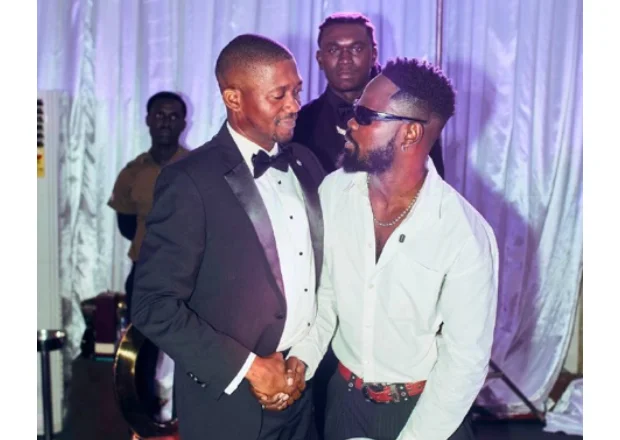 Fameye exchanging pleasantries with Okuapemanhene