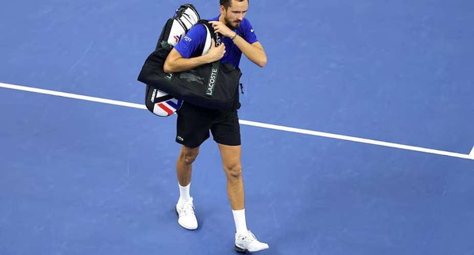 Medvedev disqualified for hitting spectator with ball