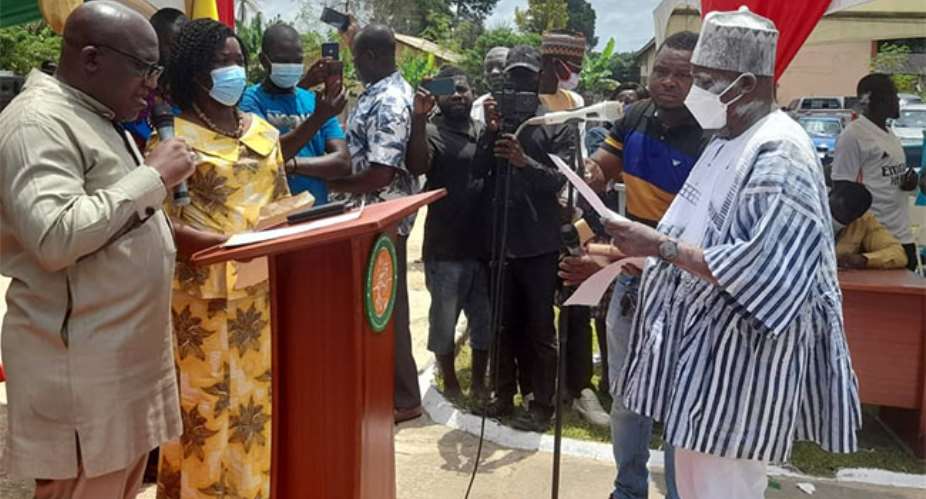 Alhaji Bodinga taking the oath of office after the declaration by the EC official