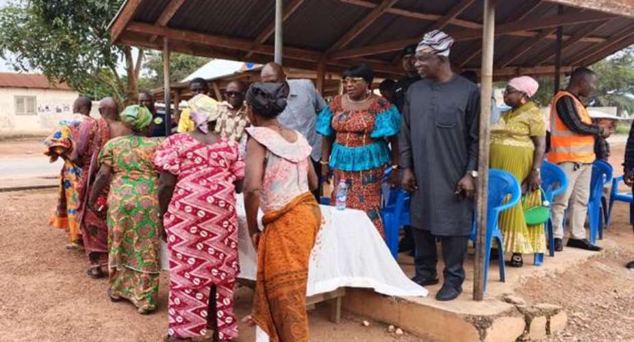 Dormaa East-DCE, MP lead familiarisation tour to Nsesresu-Asuhyiaye and Asuotiano