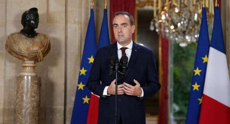 Frances Prime Minister Sebastien Lecornu makes a televised address at the Hotel de Matignon in Paris, Wednesday, 7 October 2026. - Dimitar Dilkoff/Pool AFP via AP - Dimitar Dilkoff