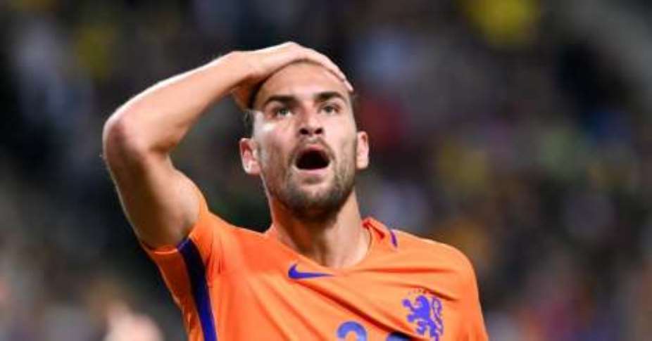 Wesley Sneijder: Dutch captain out of France clash
