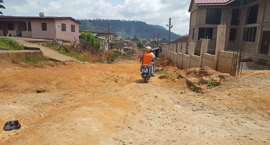 E/R: Begoro residents lament poor town roads; blames MP, DCE and party executives