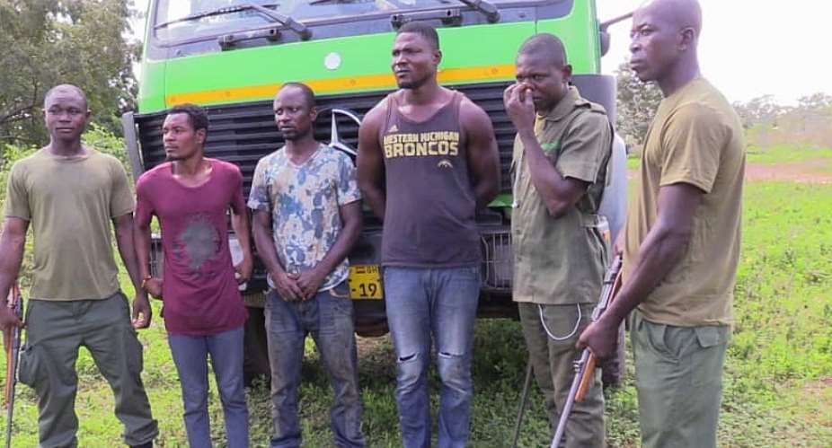 The suspects with Mole Par k security guards