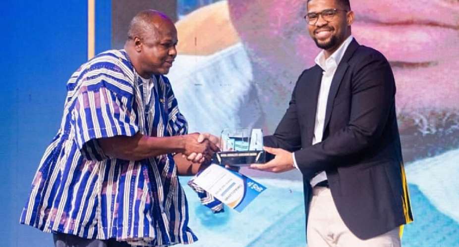 Masahudu Ankiilu Kunateh (in smock) receiving the Best Reporting In Documentary (Online) Award from the Oheneba Kwaku Duah, Prince of Ghanas Ashanti Kingdom and CEO of Ashanti Green Initiative at Manhyia Palace on Saturday 8, November 2025