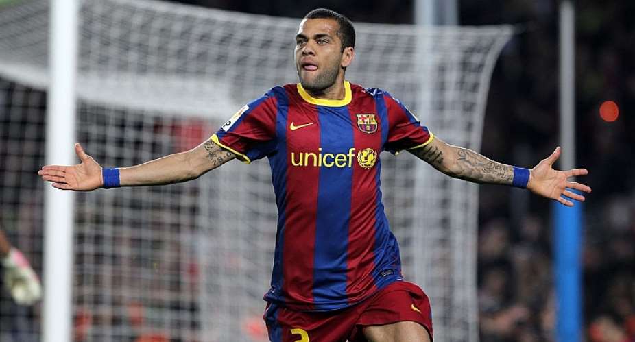 Barcelona reach agreement to re-sign Dani Alves