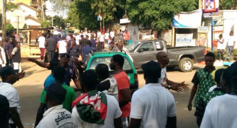 NDC and NPP supporters clash at Akufo-Addo8217;s residence