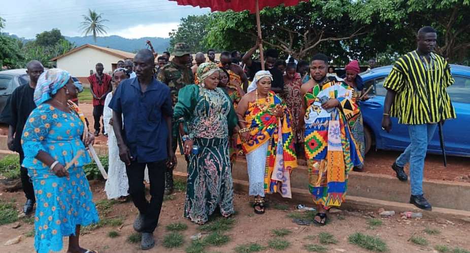 Nana Ama Serwaain Kente being escorted to the durbar grounds