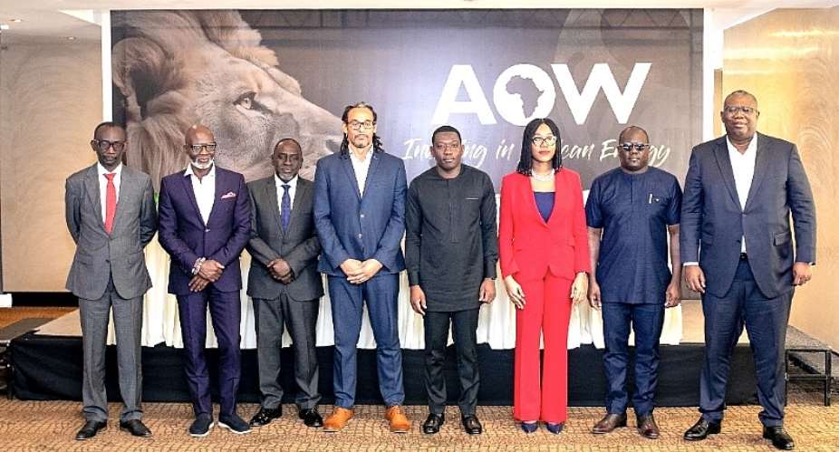 A group photograph of dignitaries and organizers
