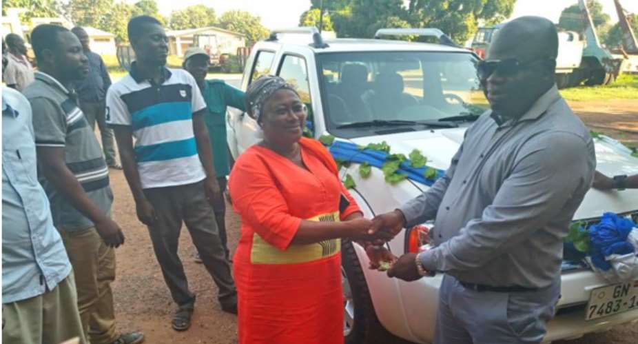 Atebubu-Amantin Municipal Assembly Receives Two Vehicles From Govt