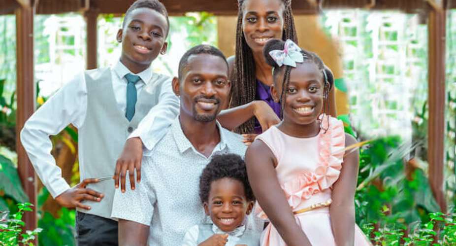 The Richardson Family in a photo shot in Ghana by Deedew photography