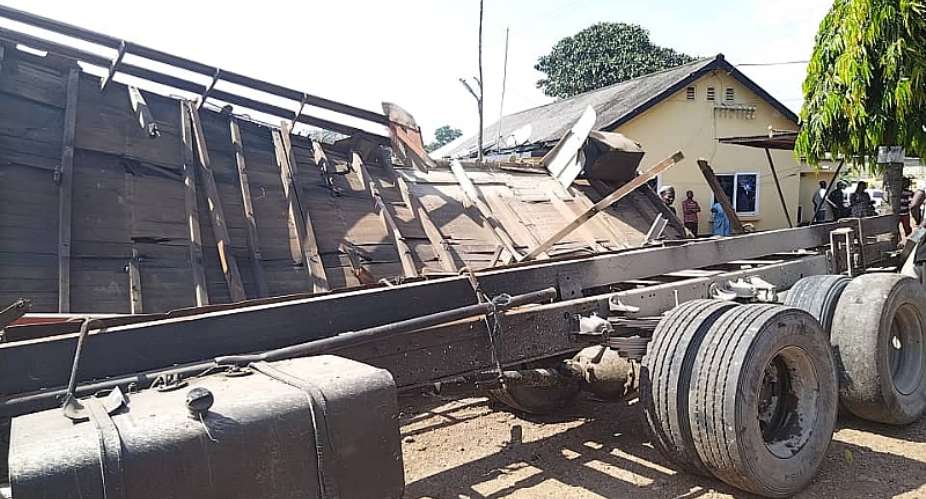 Truck crashed into Suame Divisional Police Headquarters, one killed