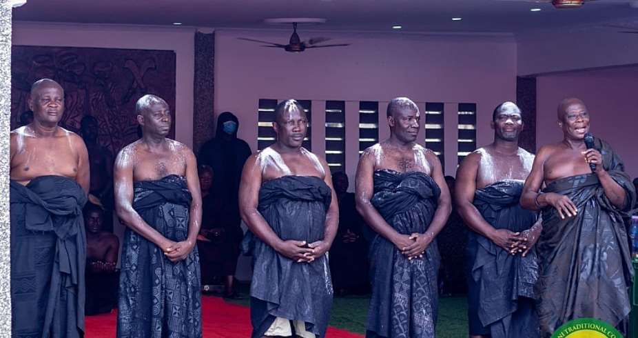 Sunyanimanhene enstools, elevates new sub-chiefs