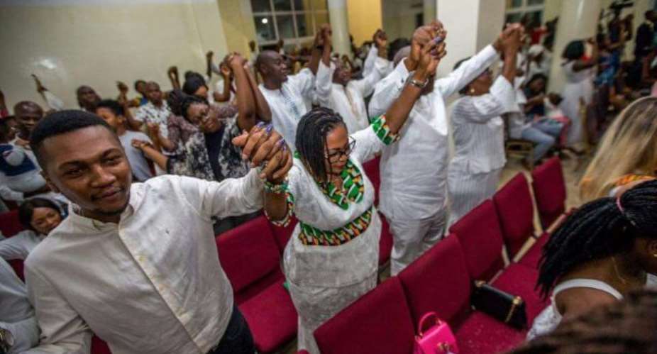 Photos: Mahama danced away 2016 at church
