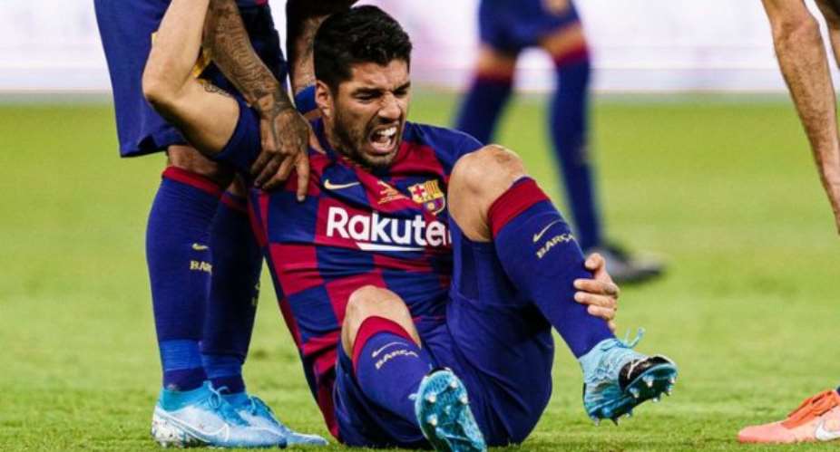 Suarez Out For Four Months After Knee Surgery